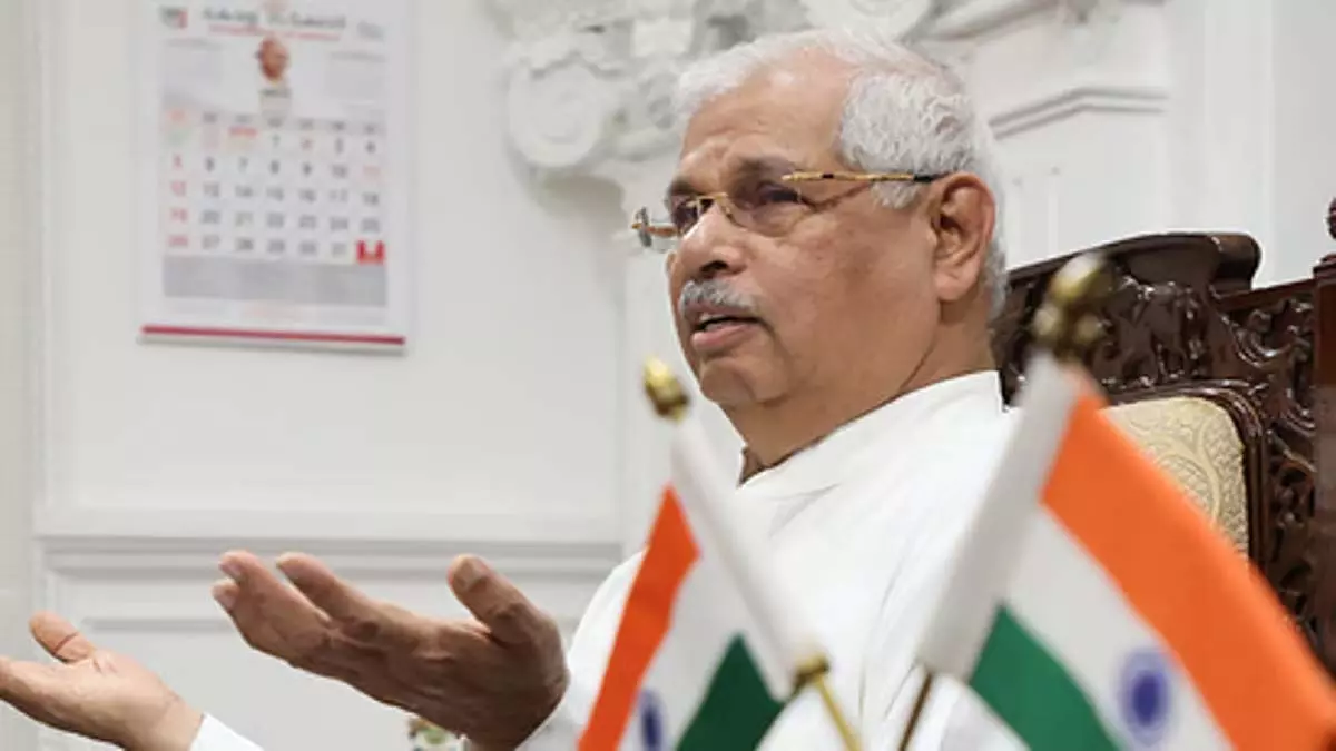 Kerala के राज्यपाल ने युवाओं के लिए अनिवार्य सैन्य प्रशिक्षण का आह्वान किया Kerala के राज्यपाल ने युवाओं के लिए अनिवार्य सैन्य प्रशिक्षण का आह्वान किया