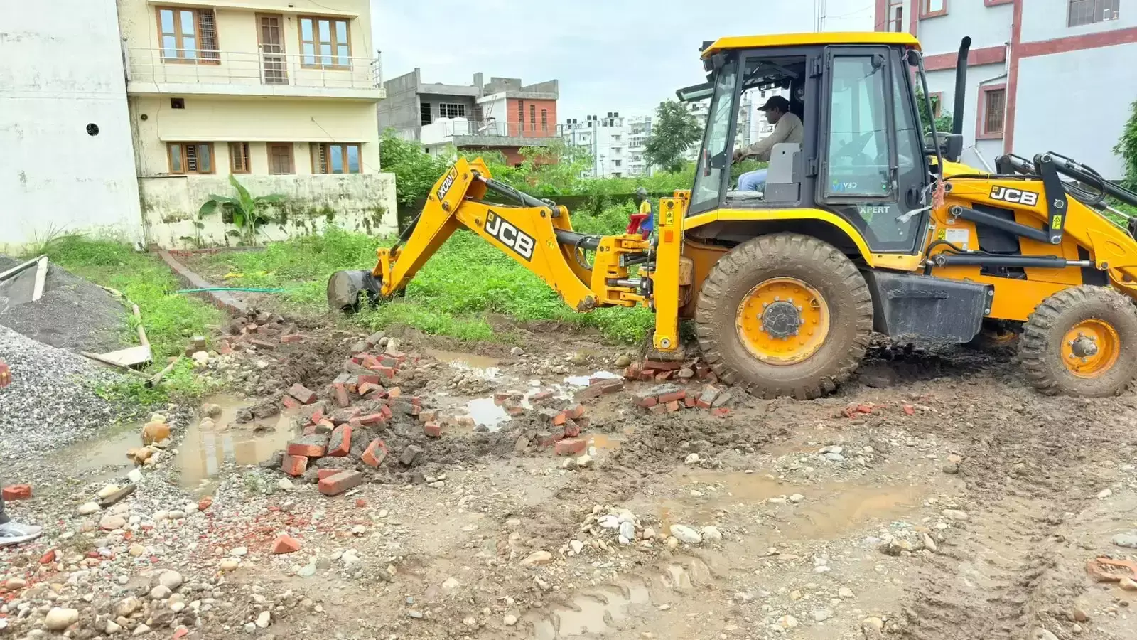 Dehradun: अवैध प्लॉटिंग पर एमडीडीए का प्रहार Dehradun: अवैध प्लॉटिंग पर एमडीडीए का प्रहार