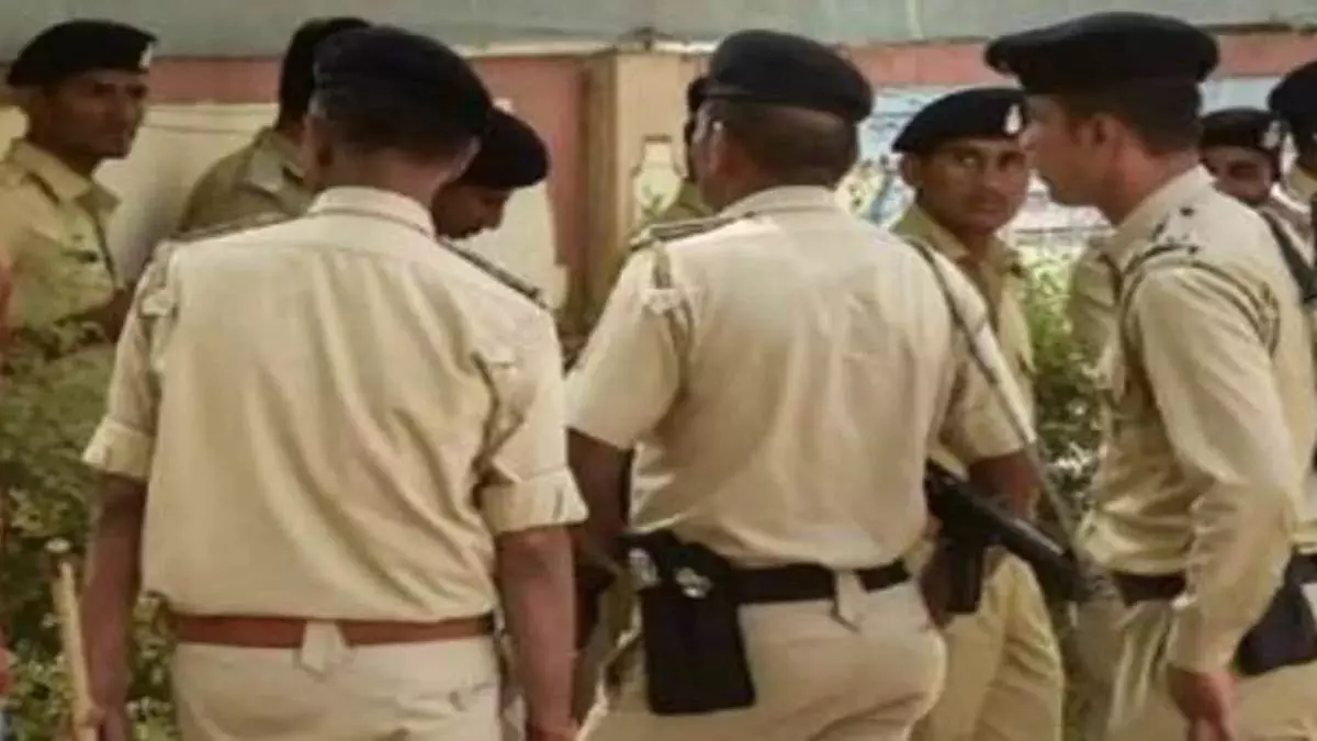 Kolkata: भारत में अवैध रूप से रह रहे 2 बांग्लादेशी बेनकाब Kolkata: भारत में अवैध रूप से रह रहे 2 बांग्लादेशी बेनकाब