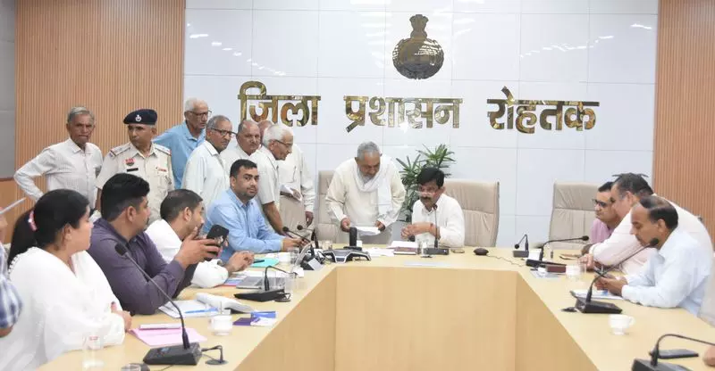 Rohtak जिला परिषद प्रमुख ने अधिकारियों से स्वच्छ पेयजल आपूर्ति सुनिश्चित करने को कहा Rohtak जिला परिषद प्रमुख ने अधिकारियों से स्वच्छ पेयजल आपूर्ति सुनिश्चित करने को कहा