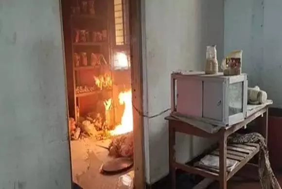 स्वामी विवेकानंद तकनीकी विश्वविद्यालय के कैंटीन में आग, बड़ा हादसा टला स्वामी विवेकानंद तकनीकी विश्वविद्यालय के कैंटीन में आग, बड़ा हादसा टला