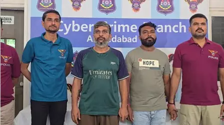 डिजिटल अरेस्ट से ठगी, 300 करोड़ का ट्रांजेक्शन, दुबई-चीन से जुड़े हैं तार डिजिटल अरेस्ट से ठगी, 300 करोड़ का ट्रांजेक्शन, दुबई-चीन से जुड़े हैं तार