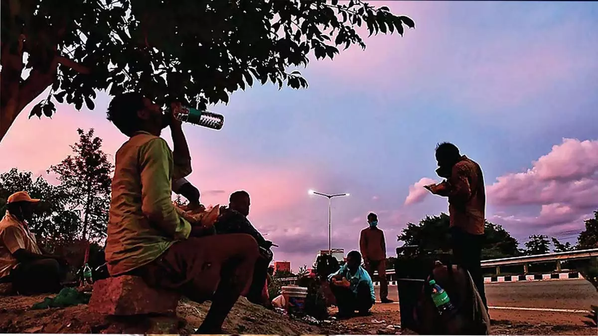 Bengaluru में बिहार के प्रवासियों को डर है कि SIR से कल्याणकारी योजनाओं पर असर पड़ेगा Bengaluru में बिहार के प्रवासियों को डर है कि SIR से कल्याणकारी योजनाओं पर असर पड़ेगा