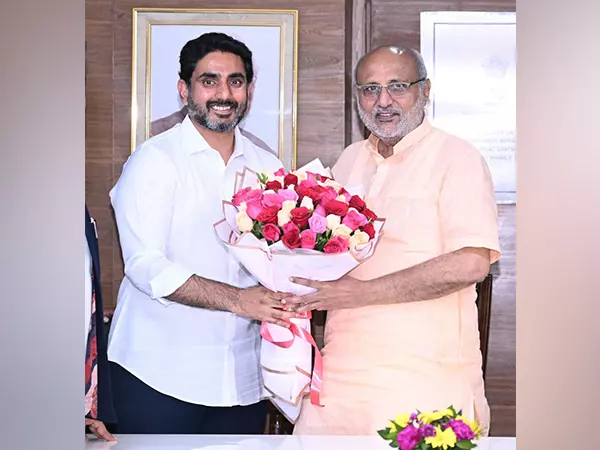 नारा लोकेश ने NDA के उपराष्ट्रपति पद के उम्मीदवार सीपी राधाकृष्णन से मुलाकात की नारा लोकेश ने NDA के उपराष्ट्रपति पद के उम्मीदवार सीपी राधाकृष्णन से मुलाकात की
