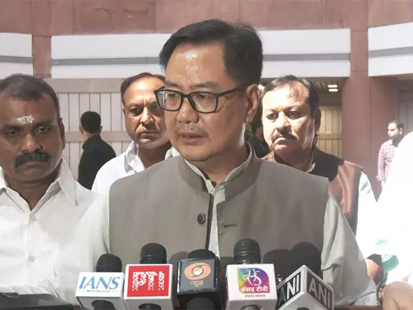 पीएम मोदी ने Parliament से सीपी राधाकृष्णन के लिए सर्वसम्मति समर्थन की अपील की: रिजिजू पीएम मोदी ने Parliament से सीपी राधाकृष्णन के लिए सर्वसम्मति समर्थन की अपील की: रिजिजू