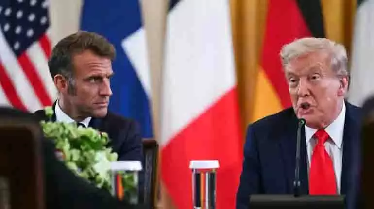Trump माइक पर मैक्रों को पुतिन के बारे में बताते हुए पकड़े गए Trump माइक पर मैक्रों को पुतिन के बारे में बताते हुए पकड़े गए