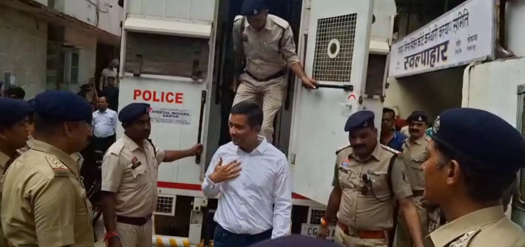 BIG BREAKING: चैतन्य बघेल 5 दिन की ED कस्टोडियल रिमांड पर BIG BREAKING: चैतन्य बघेल 5 दिन की ED कस्टोडियल रिमांड पर