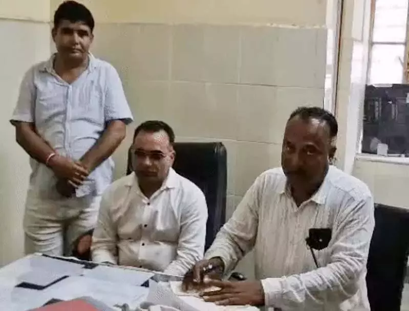 BREAKING: जिला अस्पताल के डॉक्टर को 2 हजार की रिश्वत लेते रंगे हाथों गिरफ्तार BREAKING: जिला अस्पताल के डॉक्टर को 2 हजार की रिश्वत लेते रंगे हाथों गिरफ्तार