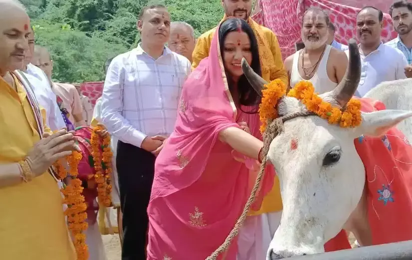 Jaipur: महापौर कुसुम यादव ने गलता तीर्थ में किया गौशाला का भूमि पूजन Jaipur: महापौर कुसुम यादव ने गलता तीर्थ में किया गौशाला का भूमि पूजन