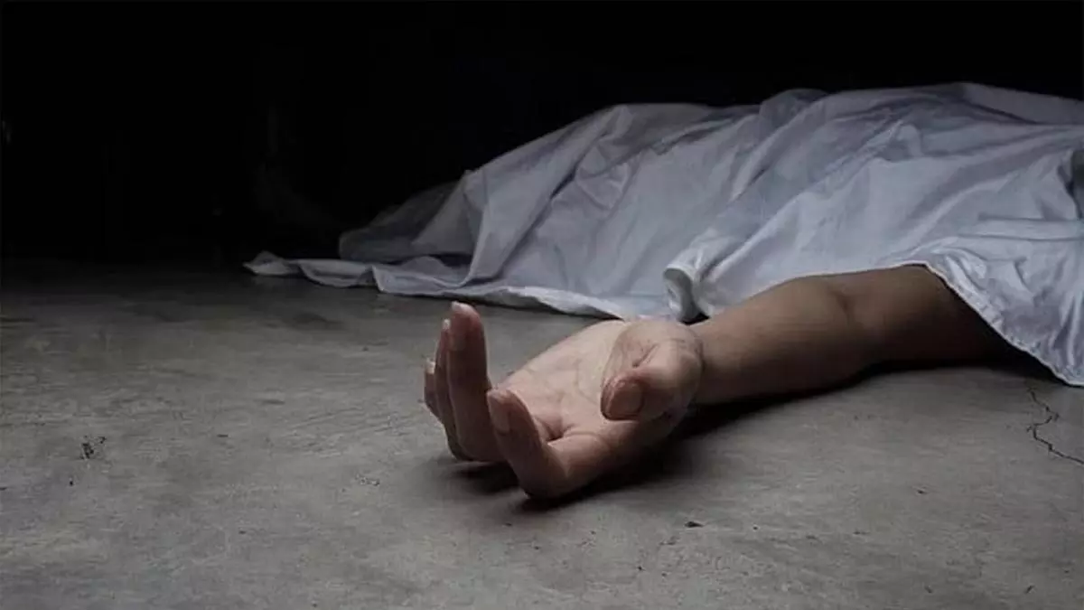 ग्वालियर में तांत्रिक क्रूरता, झाड़-फूंक के नाम पर 14 वर्षीय बच्ची की मौत ग्वालियर में तांत्रिक क्रूरता, झाड़-फूंक के नाम पर 14 वर्षीय बच्ची की मौत