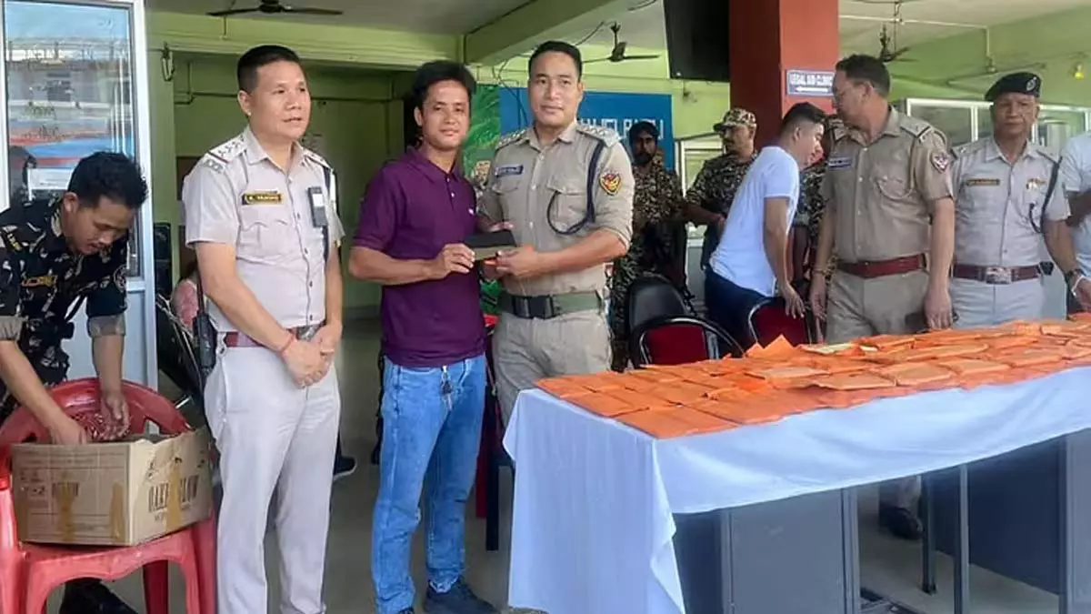 Itanagar पुलिस ने 90 चोरी और खोए हुए मोबाइल फोन बरामद किए; 43 उनके मालिकों को लौटाए गए Itanagar पुलिस ने 90 चोरी और खोए हुए मोबाइल फोन बरामद किए; 43 उनके मालिकों को लौटाए गए
