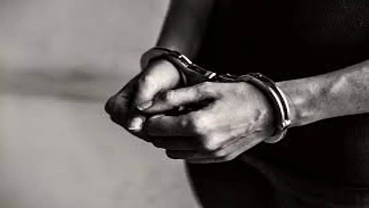 रांची कृष्ण जन्माष्टमी कार्यक्रम में बुर्का पहनकर घूमने वाला शख्स गिरफ्तार रांची कृष्ण जन्माष्टमी कार्यक्रम में बुर्का पहनकर घूमने वाला शख्स गिरफ्तार