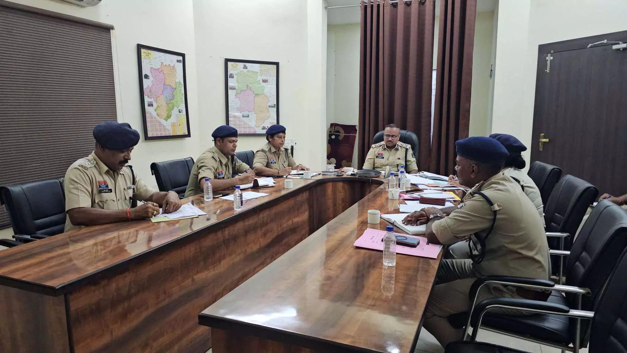 CG: नशा तस्करों पर कठोर कार्रवाई के IG दुर्ग ने दिए निर्देश CG: नशा तस्करों पर कठोर कार्रवाई के IG दुर्ग ने दिए निर्देश