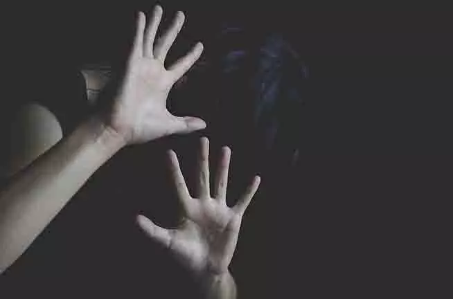 Kasba में उभरती मॉडल पर बलात्कार के आरोप पर हंगामा Kasba में उभरती मॉडल पर बलात्कार के आरोप पर हंगामा