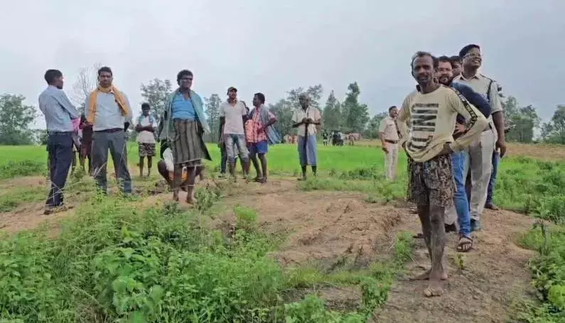 CG: हाथी हमले में मौत के बाद मुआवजे पर ‘छह पत्नियों’ का दावा CG: हाथी हमले में मौत के बाद मुआवजे पर ‘छह पत्नियों’ का दावा