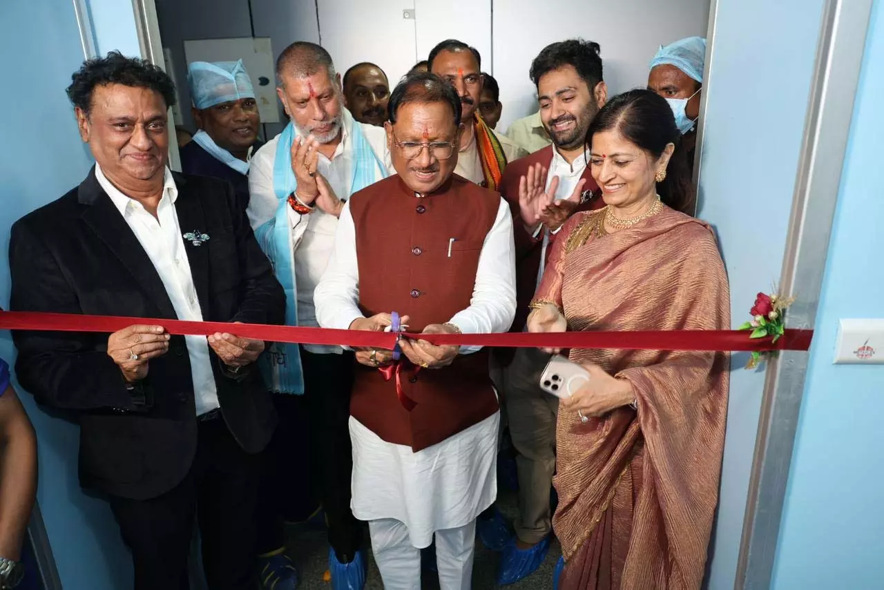 CM साय ने अत्याधुनिक ओ-एआरएम विथ आर्टिफिशियल इंटेलिजेंस नेविगेशन मशीन का किया शुभारंभ CM साय ने अत्याधुनिक ओ-एआरएम विथ आर्टिफिशियल इंटेलिजेंस नेविगेशन मशीन का किया शुभारंभ