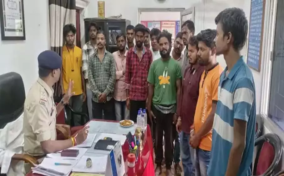 कुरियर संचालकों व डिलीवरी कर्मचारियों की बैठक, संदिग्ध पार्सल पर सतर्क रहने निर्देश कुरियर संचालकों व डिलीवरी कर्मचारियों की बैठक, संदिग्ध पार्सल पर सतर्क रहने निर्देश