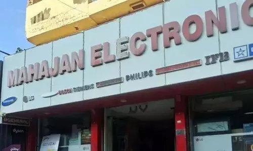 Delhi: इलेक्ट्रॉनिक्स शोरूम में आग लगने से चार लोगों की मौत Delhi: इलेक्ट्रॉनिक्स शोरूम में आग लगने से चार लोगों की मौत