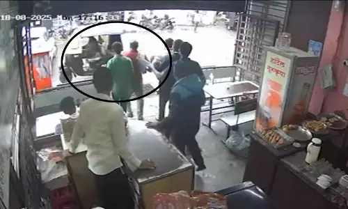 OMG! सनसनीखेज LIVE वीडियो, ऑटो चालक ने महिला पुलिसकर्मी को घसीटा
