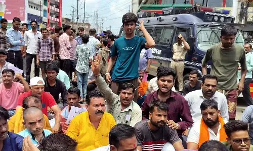 Bhopal: पशु मांस से भरा लोडिंग ऑटो जब्त, बजरंग दल ने विरोध जताया Bhopal: पशु मांस से भरा लोडिंग ऑटो जब्त, बजरंग दल ने विरोध जताया