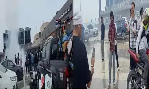 Uttarakhand: पुलिस ने देहरादून मॉल में अवैध छत स्टंट को रोका Uttarakhand: पुलिस ने देहरादून मॉल में अवैध छत स्टंट को रोका