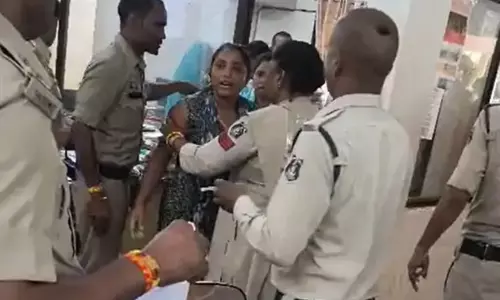 पति की गिरफ्तारी होने पर पत्नी ने पुलिस को डराया, थाने अंदर सुसाइड की कोशिश की