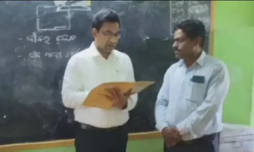Ganjam : स्कूलों में अंग्रेजी की समस्या, कलेक्टर ने निर्देश दिए Ganjam : स्कूलों में अंग्रेजी की समस्या, कलेक्टर ने निर्देश दिए
