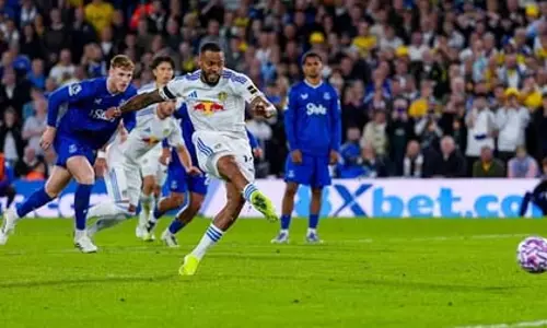 Premier League : नेमेचा की पेनल्टी से लीड्स की जीत Premier League : नेमेचा की पेनल्टी से लीड्स की जीत