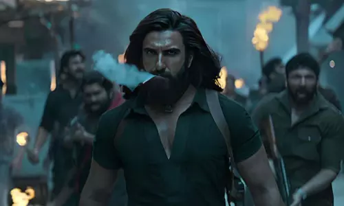 Ranveer: फिल्म धुरंधर की शूटिंग प्रभावित, क्रू मेंबरों का इलाज जारी Ranveer: फिल्म धुरंधर की शूटिंग प्रभावित, क्रू मेंबरों का इलाज जारी