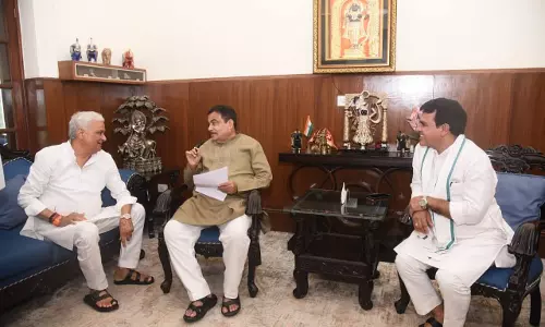 Jaipur: कैबिनेट मंत्री डॉ. किरोडी लाल मीणा की केंद्रीय सड़क परिवहन मंत्री से मुलाकात Jaipur: कैबिनेट मंत्री डॉ. किरोडी लाल मीणा की केंद्रीय सड़क परिवहन मंत्री से मुलाकात