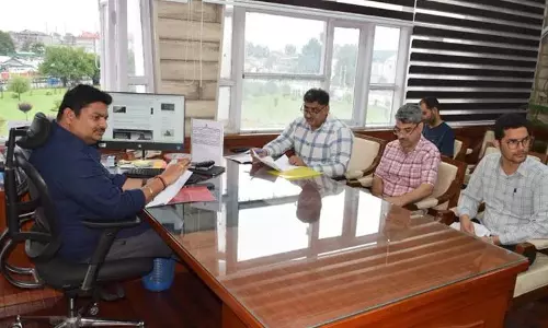 डिव कॉम ने कश्मीर में आवश्यक सेवाओं की समीक्षा की