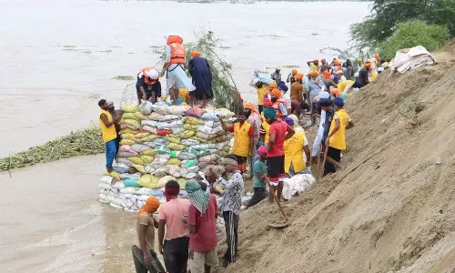 Beas और सतलुज नदी में जलस्तर बढ़ने पर धार्मिक समुदाय और स्थानीय लोग किसानों की मदद के लिए आगे आए Beas और सतलुज नदी में जलस्तर बढ़ने पर धार्मिक समुदाय और स्थानीय लोग किसानों की मदद के लिए आगे आए