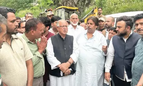 कर्रा ने किश्तवाड़ में बादल फटने से प्रभावित चिसोती का दौरा किया