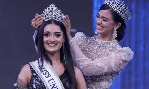 मिलिए Rajasthan की मनिका विश्वकर्मा से, मिस यूनिवर्स इंडिया 2025 का ताज पहनाया गया