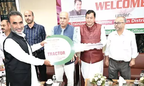 जाविद डार ने केसर बेल्ट का दौरा किया, उत्पादकों को समर्थन का आश्वासन दिया
