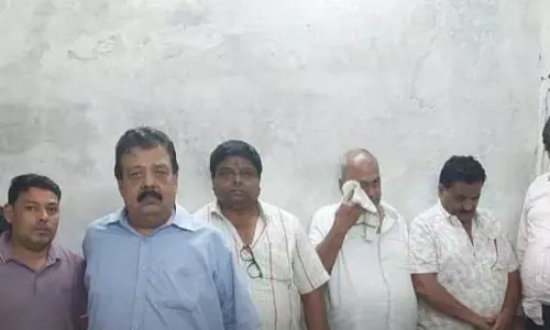 9 बड़े जुआरी पकड़े गए, सरकारी ठेकेदार और कारोबारी शामिल 9 बड़े जुआरी पकड़े गए, सरकारी ठेकेदार और कारोबारी शामिल