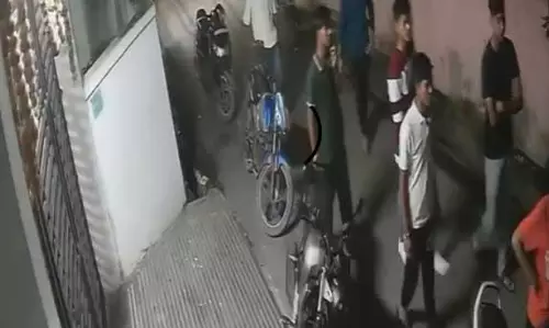 शांति विहार कॉलोनी में स्टूडेंट की पिटाई, वीडियो वायरल