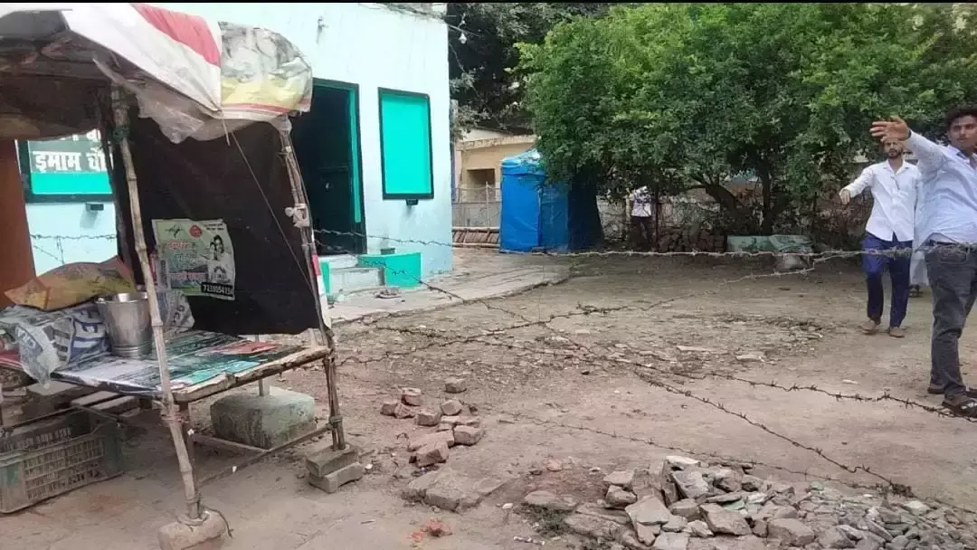 Varanasi: नगर निगम ज़मीन पर हो रहा इमामबाड़ा निर्माण
