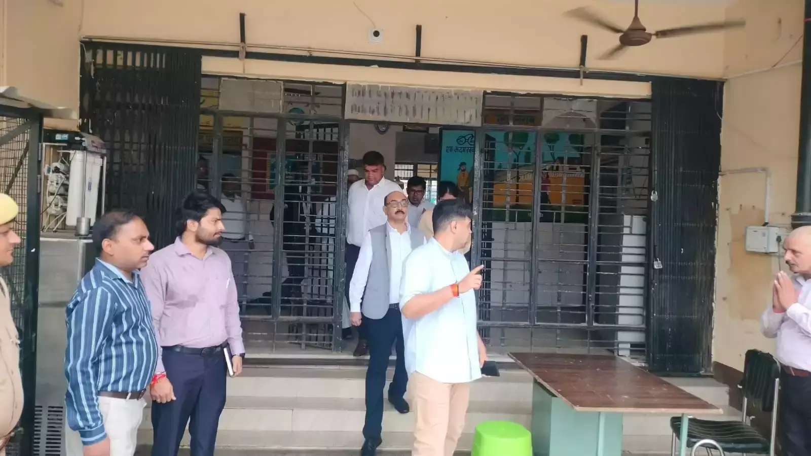 Hardoi: बाल संप्रेक्षण गृह का निरीक्षण, जिला जज व डीएम रहे मौजूद