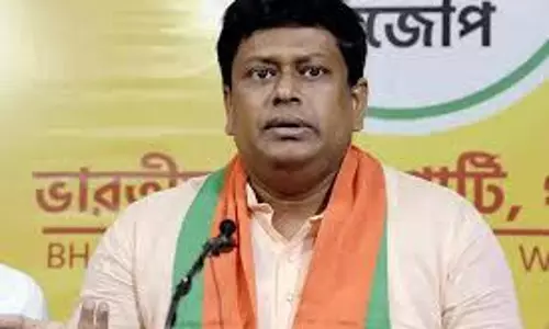 Kolkata: मेडिकल एडमिशन रोके जाने पर केंद्र ने उठाए सवाल Kolkata: मेडिकल एडमिशन रोके जाने पर केंद्र ने उठाए सवाल