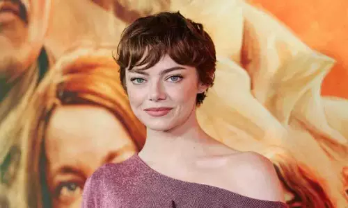 Emma Stone को याद आया कि उनकी माँ ने एंजेलिना जोली से शर्मनाक सवाल पूछा था Emma Stone को याद आया कि उनकी माँ ने एंजेलिना जोली से शर्मनाक सवाल पूछा था