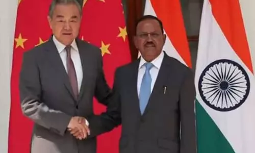 चीनी विदेश मंत्री वांग यी ने दिल्ली में NSA अजीत डोभाल से की मुलाकात चीनी विदेश मंत्री वांग यी ने दिल्ली में NSA अजीत डोभाल से की मुलाकात