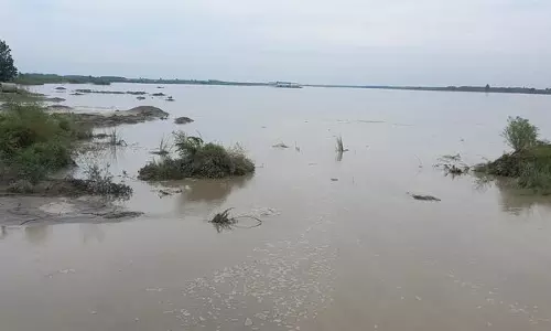 Haryana : यमुना का जलस्तर बढ़ा, हथिनीकुंड से दिल्ली तक बाढ़ का खतरा Haryana : यमुना का जलस्तर बढ़ा, हथिनीकुंड से दिल्ली तक बाढ़ का खतरा