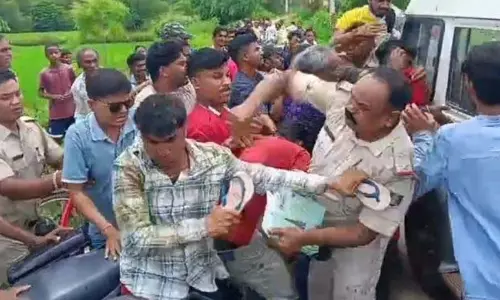 Bolangir: प्रेमी युगल को बचाने में पुलिस और ग्रामीणों के बीच झड़प