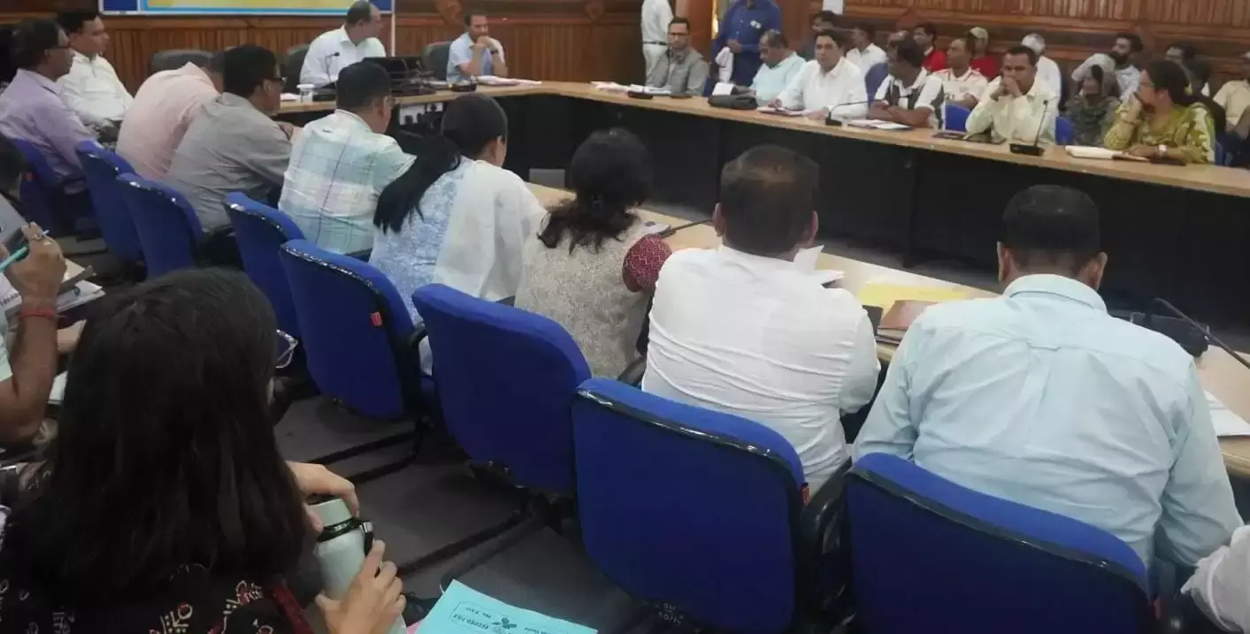 Champawat: बर्ड फ्लू पर प्रशासन ने कसी कमर Champawat: बर्ड फ्लू पर प्रशासन ने कसी कमर