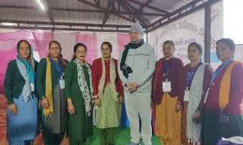 Gairsain: सीएम धामी ने महिलाओं और सफाई कर्मचारियों का फीडबैक लिया
