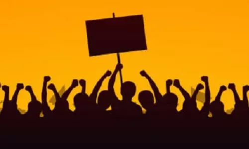 Siliguri: अस्थायी कर्मचारियों के हड़ताल से एनबीएमसीएच में काम प्रभावित Siliguri: अस्थायी कर्मचारियों के हड़ताल से एनबीएमसीएच में काम प्रभावित