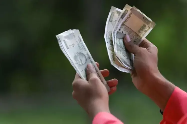 Kerala के सबसे गरीब परिवार कर्ज में क्यों डूब रहे हैं Kerala के सबसे गरीब परिवार कर्ज में क्यों डूब रहे हैं