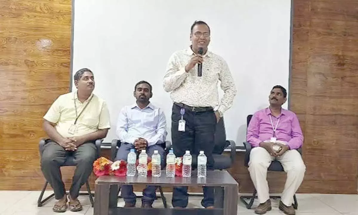 Andhra: VLSI, लेआउट पर प्रशिक्षण सत्र का उद्घाटन Andhra: VLSI, लेआउट पर प्रशिक्षण सत्र का उद्घाटन