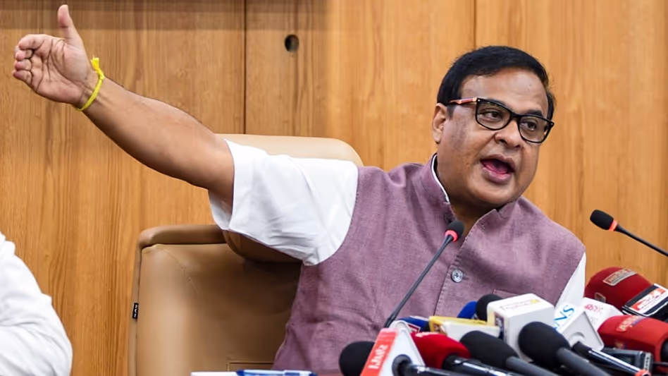 Assam  में ‘अजनबियों’ को चेतावनी दी, सीमा पार करने वालों के खिलाफ कार्रवाई
